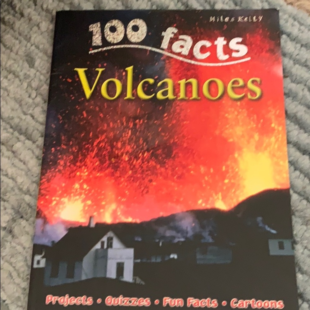 100 facts Volcanoes book